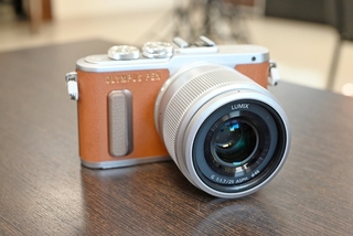 Цифровой  фотоаппарат OLYMPUS PEN E-PL8 brown + Panasonic 25mm f1.7 + аксы Б/ У